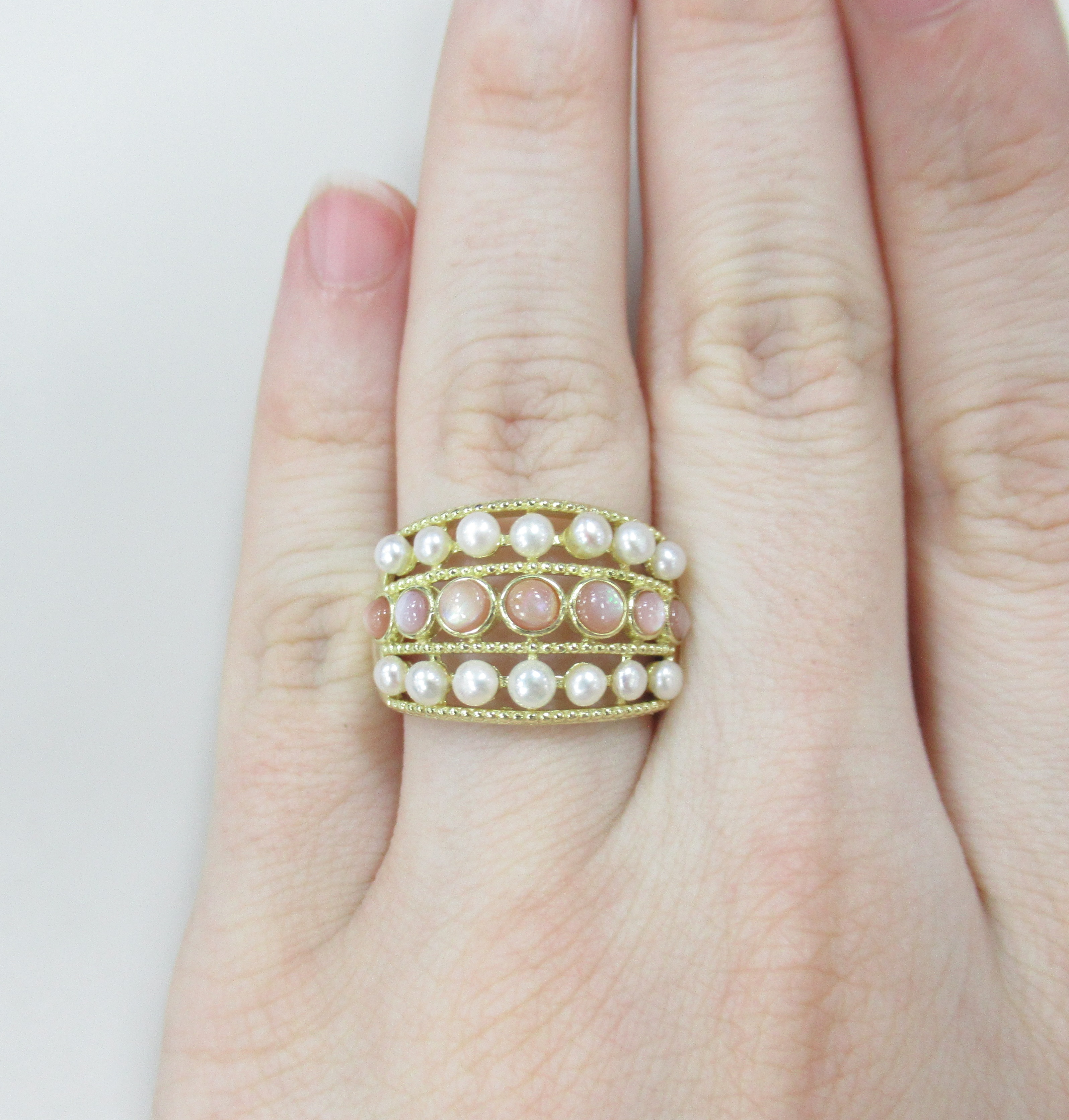 Серебряное кольцо с перламутром и жемчугом.